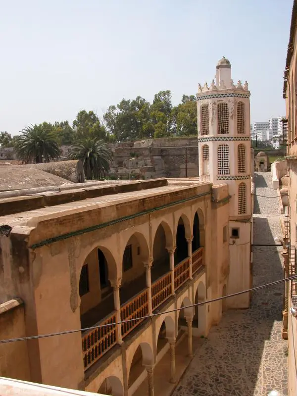 An arcaded upper gallery within the fortress, the minaret beside it.