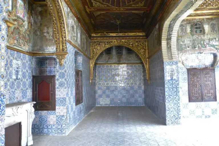 Blue and white tilework to the walls, painted timber above.